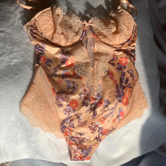 Victoria's Secret Other - Wicked Unlined Balconette Teddy
BRAND NEW W TAGS